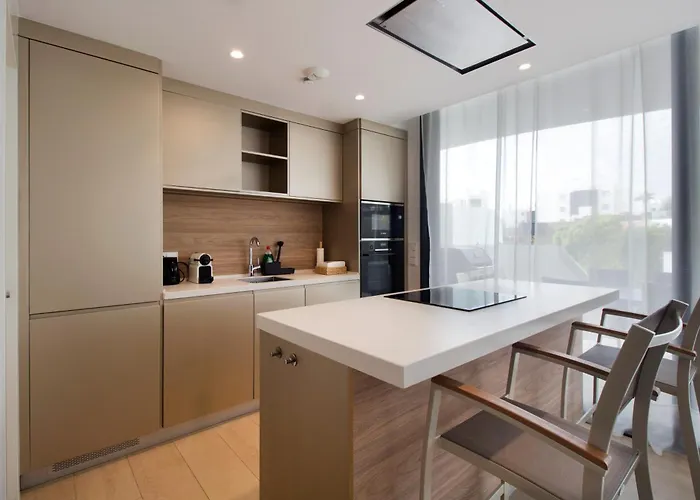 Happy Travel Higueron West