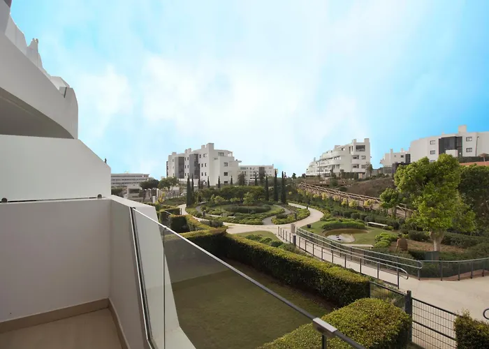 Happy Travel Higueron West