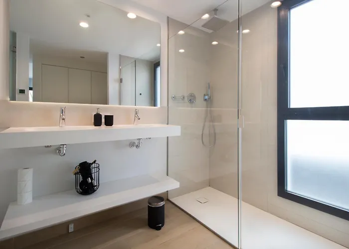 Happy Travel Higueron West